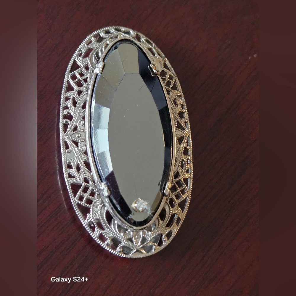 Vintage Elegant Gray and Silver Tone Brooch